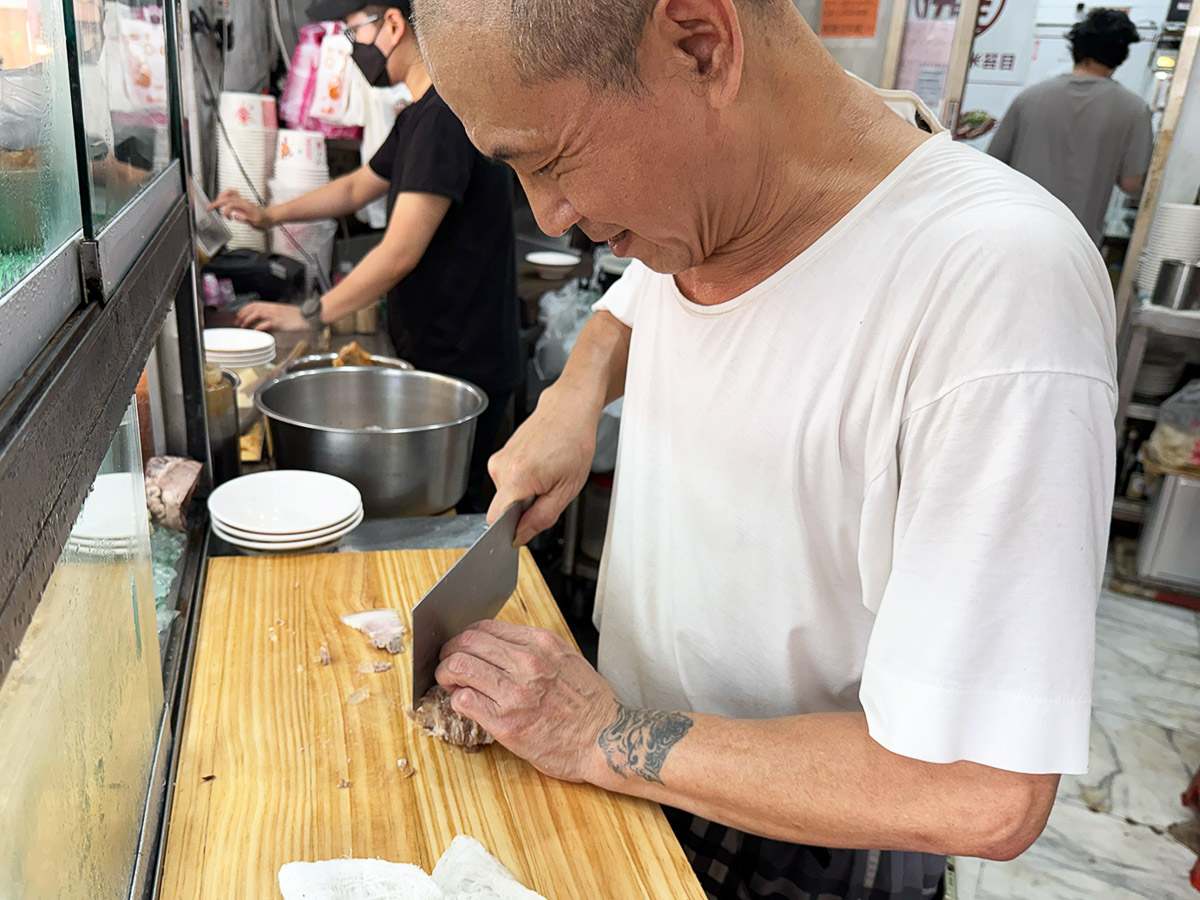 根っからの地元っ子の店主の阿宏さんの気さくな人柄も、お店に人が集まる理由の一つです