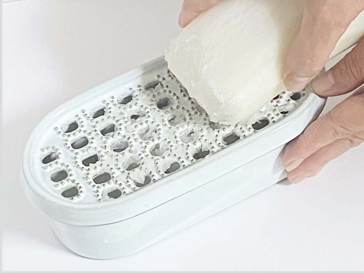 【名品】ありそうでなかった萬古焼の「陶製鬼おろし器」。力を入れずふんわり美味しい大根おろしを