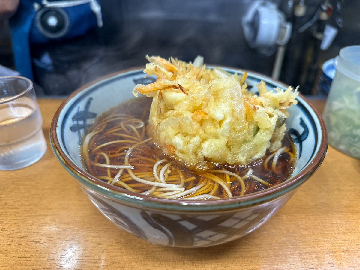 かき揚げそば(650円)