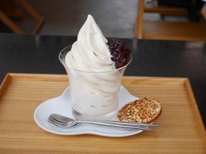 【大阪】なんて滋味深い味。老舗昆布屋『神宗』本店だけで食べられる「塩昆布煮汁ソフトクリーム」