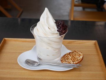 【大阪】なんて滋味深い味。老舗昆布屋『神宗』本店だけで食べられる「塩昆布煮汁ソフトクリーム」