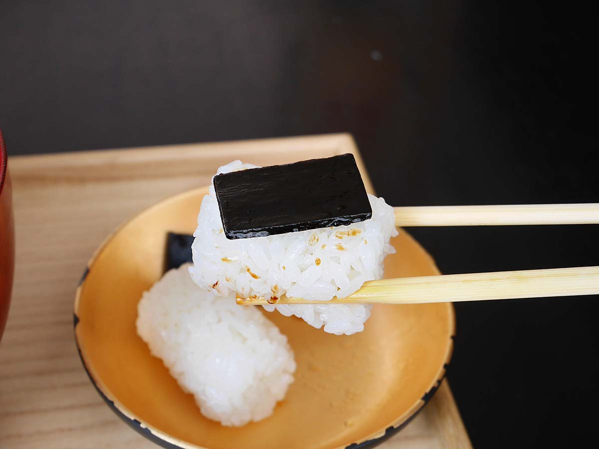 北海道産天然昆布をじっくり煮込んだ名物品