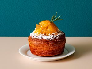 「タルトタタンアナナス」1個 530円（テイクアウト）／539円（イートイン）