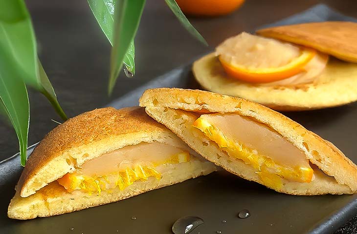 「夏みかん生どら焼き」1個230円(店頭価格)、5個入1620円~(楽天市場)