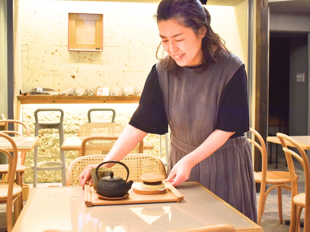 「喜んでくれるお客様の顔がうれしい」と話す岩崎さん