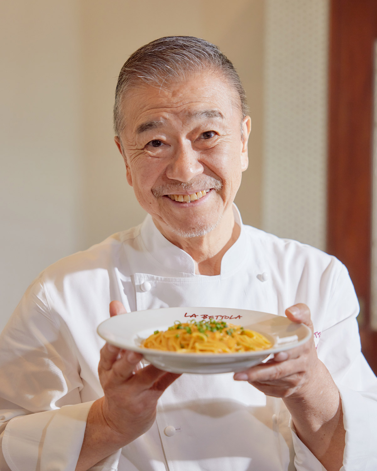 病を乗り越え「またこうして元気に一緒に仕事をさせてもらえることに感謝」と笑顔の落合シェフ