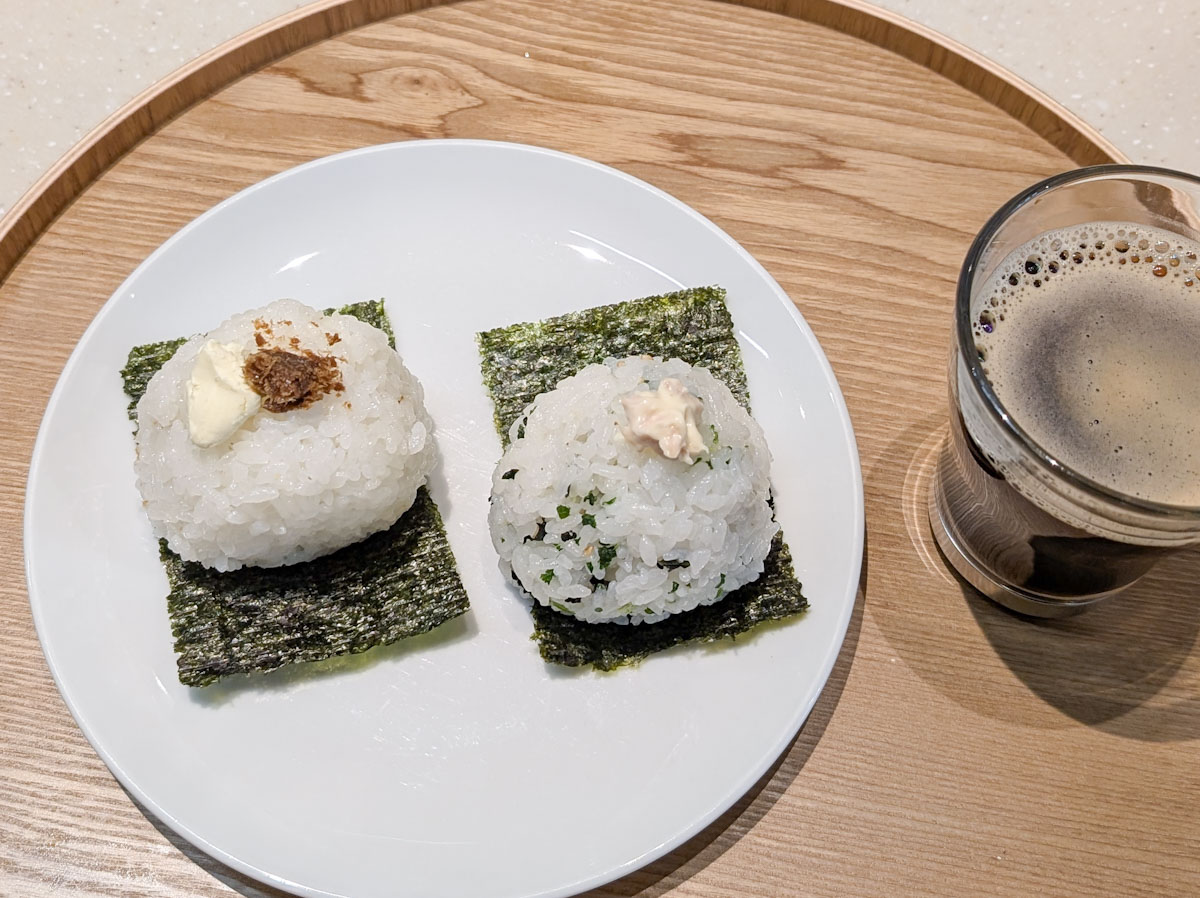 おかかチーズとからマヨおにぎり