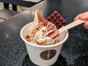 「ソフトクリーム ショコラ＆ビスキュイ」1,100円 ※コーンorカップから選べます