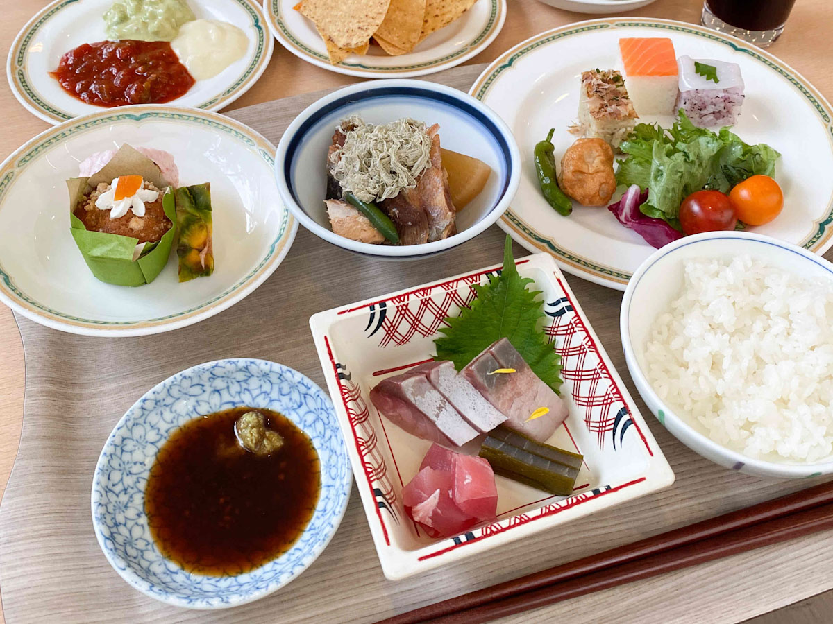 県産の食材を使ったメニューをビュッフェスタイルでいただけます