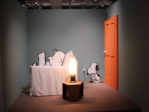 チャーリー・ブラウンとスヌーピーの“やりとり”を表現した「部屋」の展示も