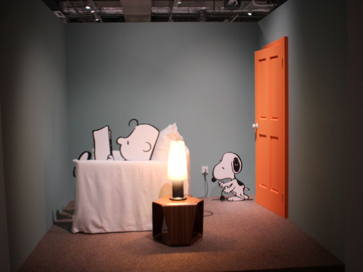 チャーリー・ブラウンとスヌーピーの“やりとり”を表現した「部屋」の展示も