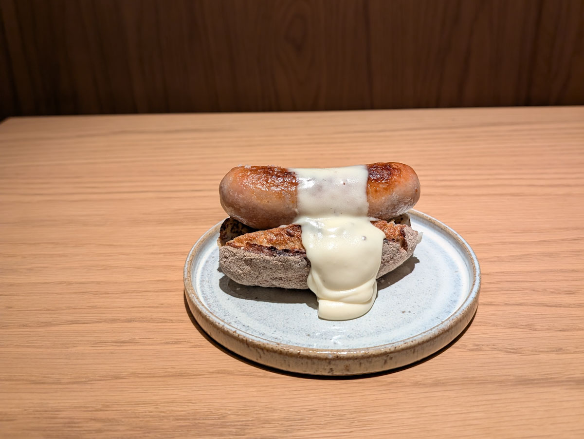 「白トリュフのホットドッグ」897円