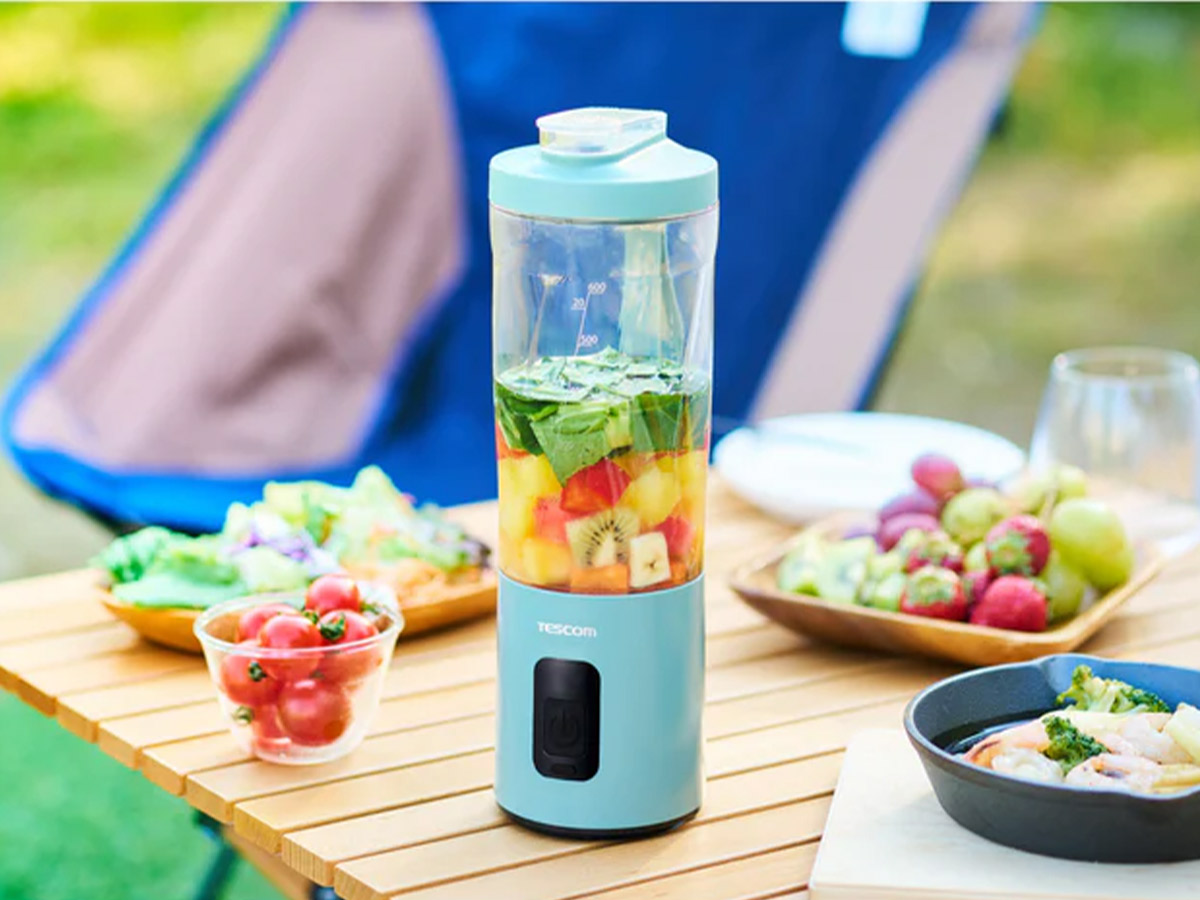 ジムやオフィスで“飲みたいときにすぐに使えるテスコムのコードレスミキサーはこの夏、必携の一台です