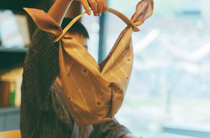大きさも人それぞれ。世界に一つだけの風呂敷バッグの完成です