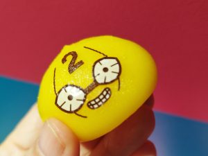 ヒョイパクできるサイズで食べやすい。しかしこの表情、仲間が助けに来そうで怖い。©荒木飛呂彦&LUCKY LAND COMMUNICATIONS/集英社・ジョジョの奇妙な冒険THE ANIMATION PROJECT