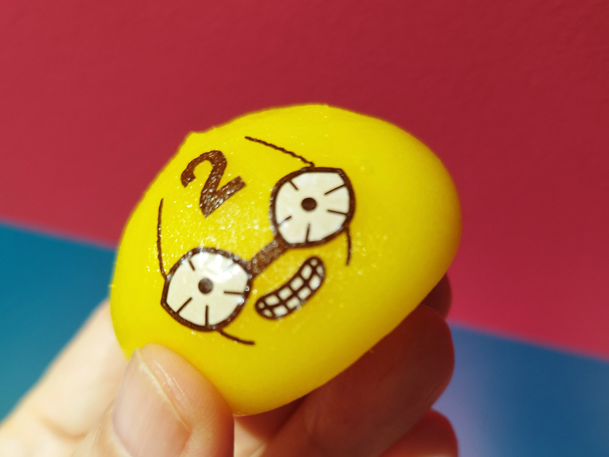 ヒョイパクできるサイズで食べやすい。しかしこの表情、仲間が助けに来そうで怖い。©荒木飛呂彦&LUCKY LAND COMMUNICATIONS/集英社・ジョジョの奇妙な冒険THE ANIMATION PROJECT