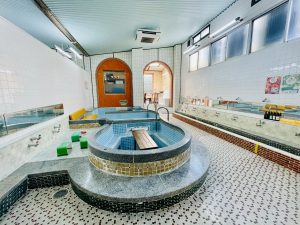 かつて銭湯だった空間で、ビールを味わうという非日常な体験