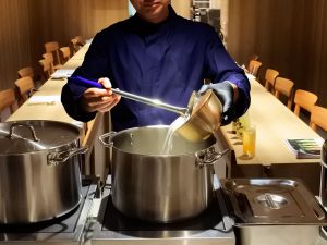 『オクドンシク』の命と言えるスープ