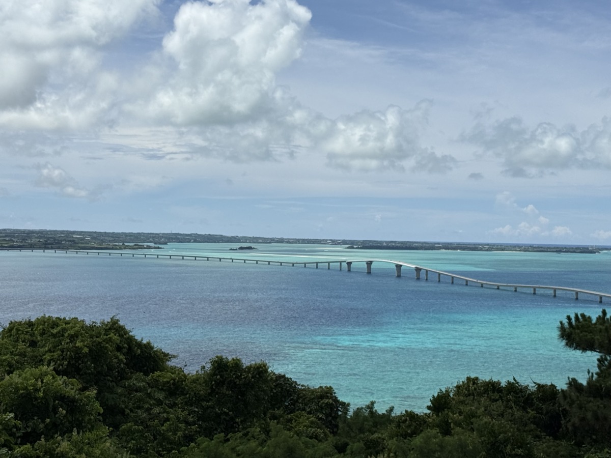 時間やその日の天候によって変わる海の色