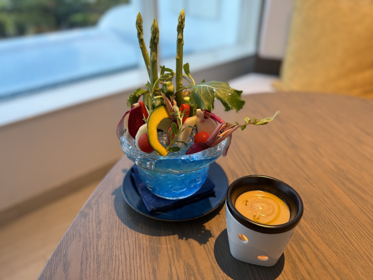 ツルのように見える野菜は「スベリヒユ」。独特の滑りと食感が楽しめる