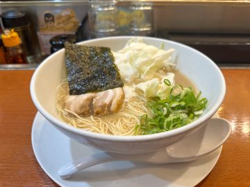 餃子がウマい東京のラーメン屋。福岡人も絶賛する笹塚『とんくる』の豚骨ラーメンと餃子