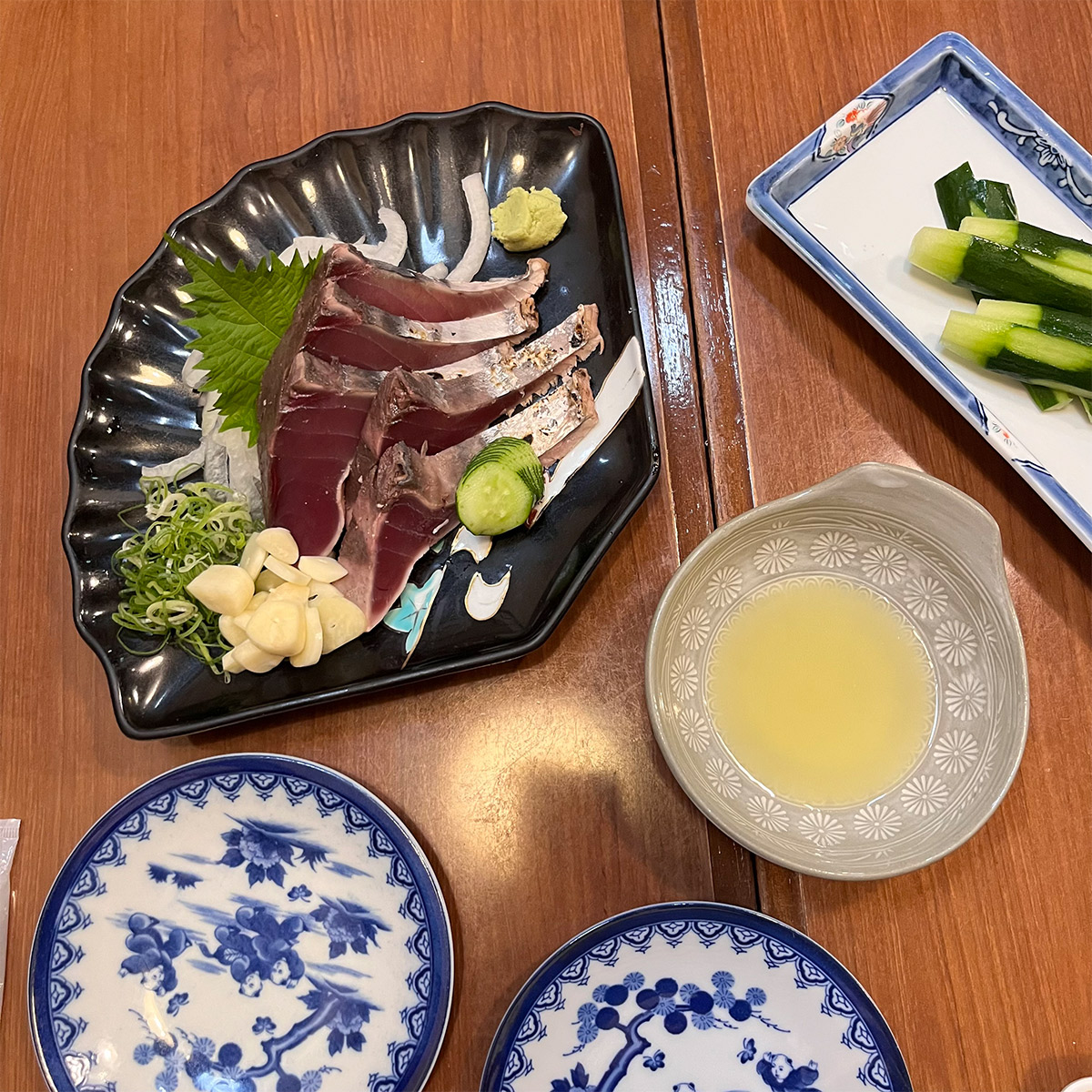 居酒屋『葉牡丹』でいただいた、高知名物「カツオの塩タタキ」