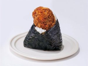 「ミルフィーユ牛カツむすび」1個 390円／1F改札内 京葉ストリートエリア