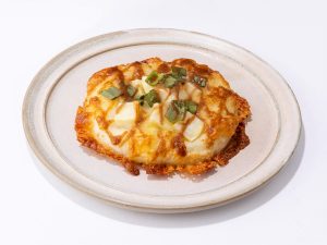 「北海道産じゃがいもとチーズのパン～とんかつソース仕立て～」1個 411円／1F改札内 京葉ストリートエリア