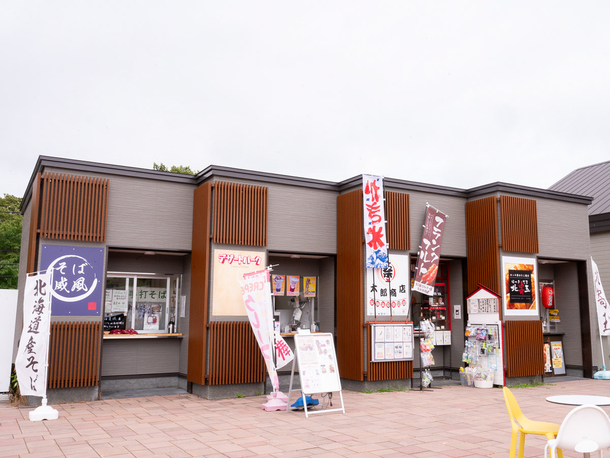 館内だけでなく屋外にもテイクアウトのコーナーが