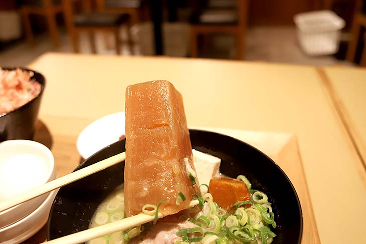 存在感がすごすぎる大振りの大根 [食楽web]