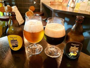 「マルク アルコールフリー ラガー・スタウト　330ml」各715円（税込）。オーナーの桜井さん曰く、混ぜてハーフ＆ハーフで飲むのもおすすめ！