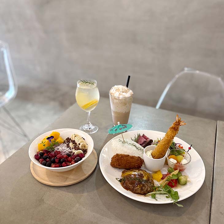 右:「大人のお子様ランチ」ごはん・スープ・デリプレート 1650円。数量限定なのでご注意を!