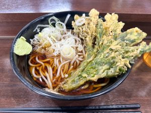 立ち蕎麦マニアがオススメ！生そばと熱々天ぷらがウマい神保町『立ち喰い蕎麦 梅市』