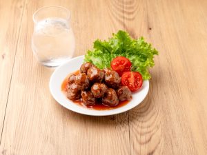 常温商品の「いつでもミートボール」を使います