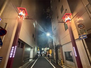 荒木町のメイン通りの一つ「車力門通り」に面した場所にビールバーJANがある[食楽web]