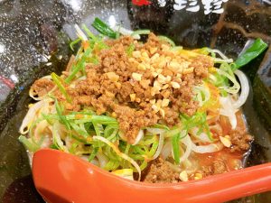 看板メニューは「汁なし坦々麺」850円