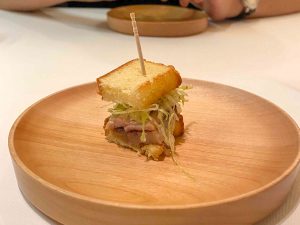 金華豚ベーコンを使ったブリオッシュサンドも美味