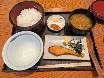 朝8時のおいしいじかん。『おひつ膳 田んぼ』（代々木）で炊き立てご飯が主役の理想の朝ごはん