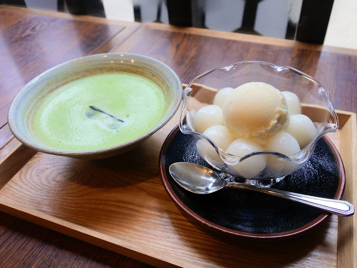 右は「小倉クリーム白玉」1,000円