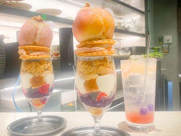 中華料理店でパフェが話題！？ 桃をまるごと使った『餃子と〆の店 Noode』の夏限定“ご褒美パフェ”