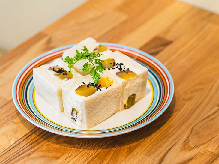 『ペリカンカフェ』の「熟成紅はるかの甘煮サンド」1200円 ※麻布台ヒルズ限定