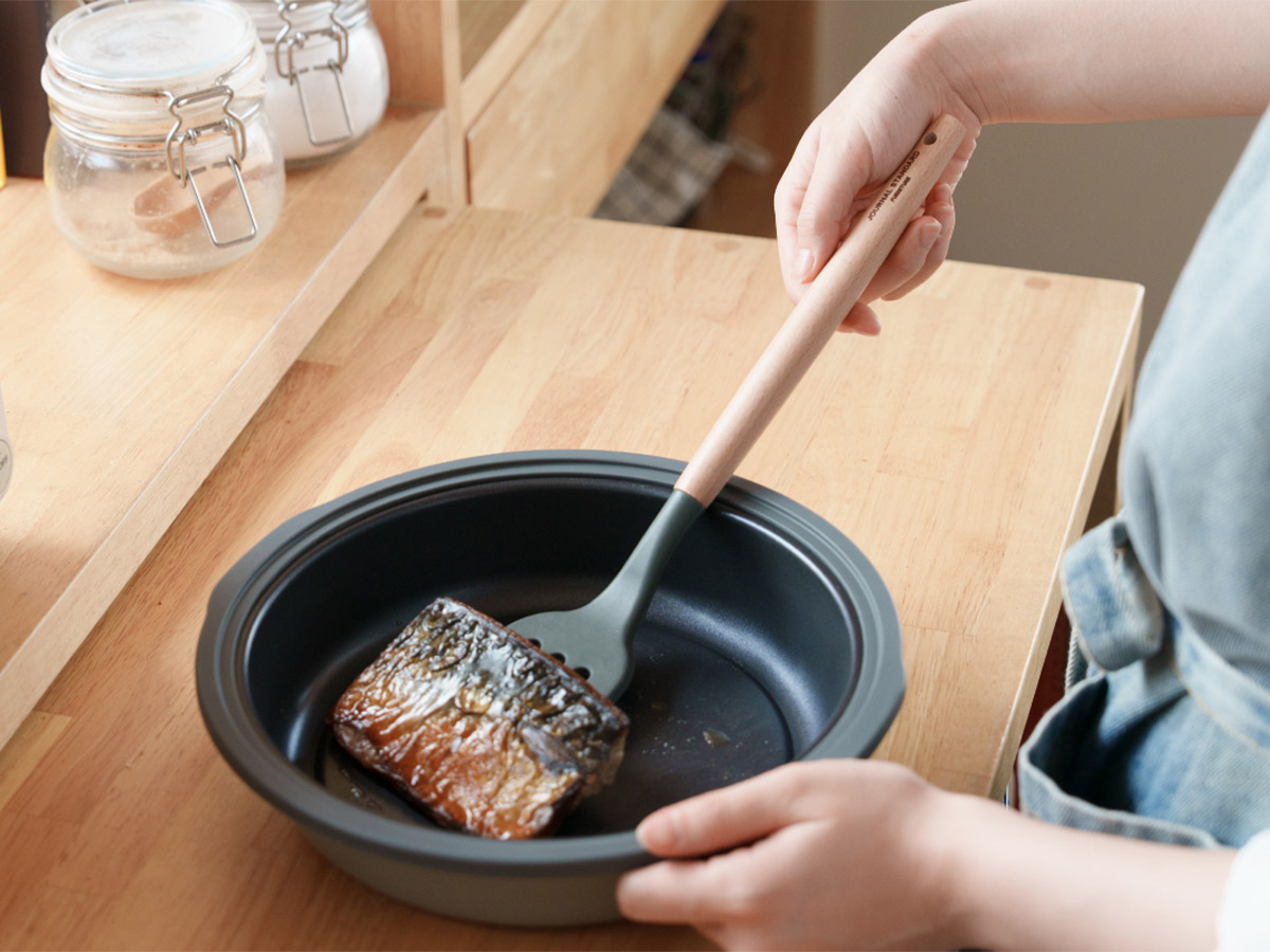 焼き調理だけでなく、煮る・蒸す・炊く・茹でると、幅広い調理に対応
