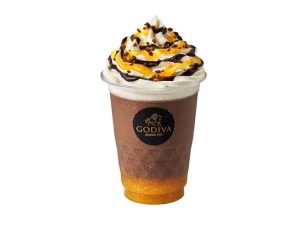 「ダークチョコレート オランジェ ショコリキサー」、レギュラーサイズ 810円（270ml）、ラージサイズ 920円（350ml）。期間限定、なくなり次第終了 [食楽web]