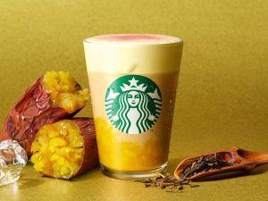 「ほうじ茶香る 焼き芋 ムース ティー ラテ」(アイス) 持ち帰り 628円、店内利用 640円　※トールサイズのみ、写真はイメージ