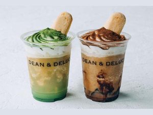 （左から）「抹茶ティラミスフラッペ」778円、「ティラミスフラッペ」778円。販売期間は10月1日(水)まで