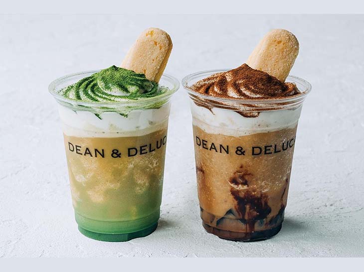(左から)「抹茶ティラミスフラッペ」778円、「ティラミスフラッペ」778円。販売期間は10月1日(水)まで