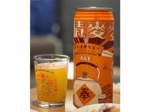 「むぎ茶紅茶エール」500ml、1,300円。ビールなのにカクテルやデザートのような甘さが特徴的