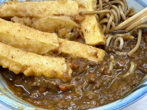 ジャガイモの天ぷらは太くて、ホクホク！