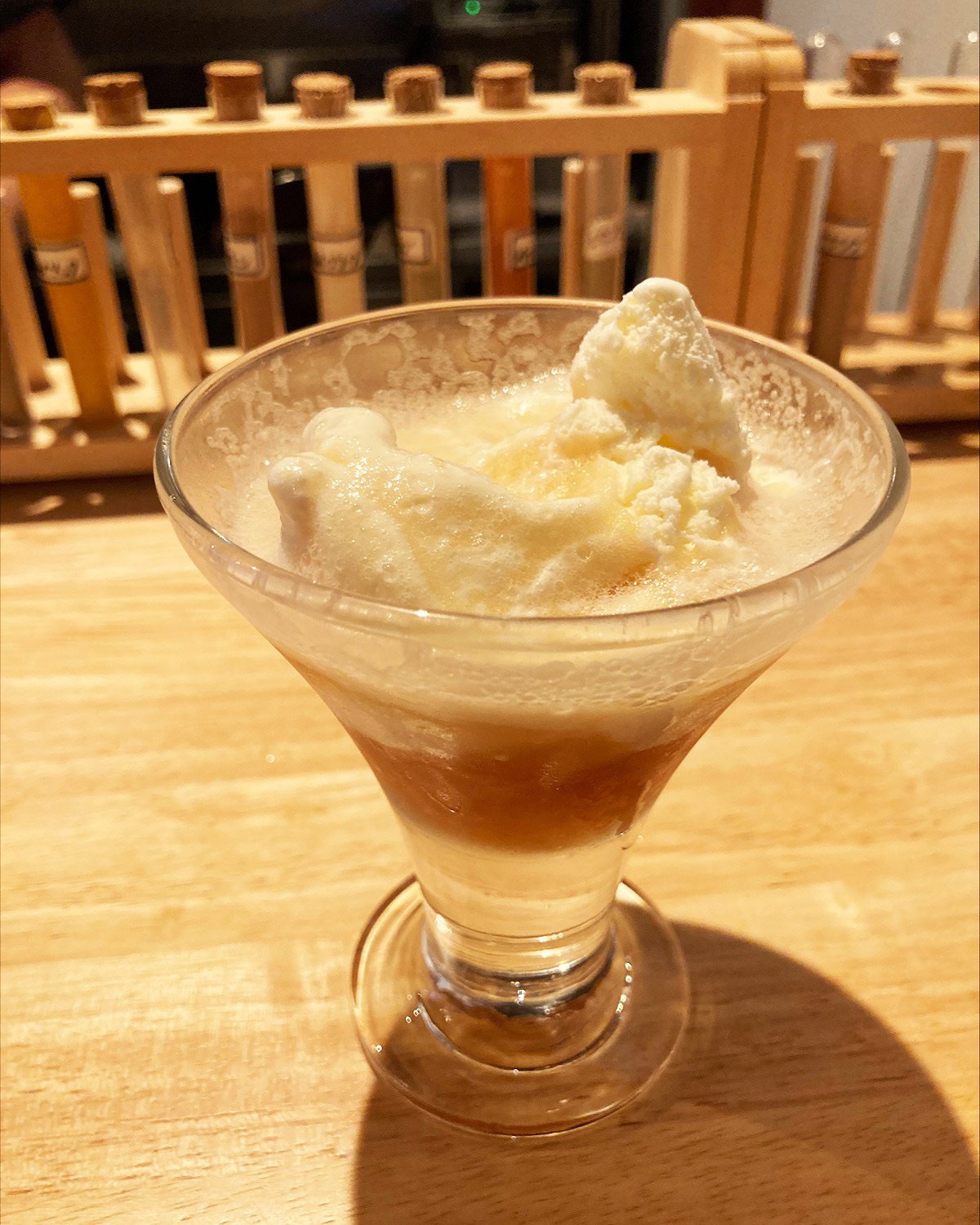 「ビアアフォガード」600円。今回はアンバーエール[食楽web]
