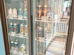 缶や瓶のビールも販売されています